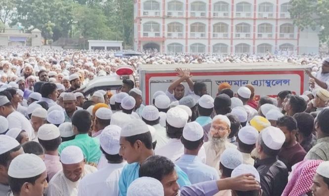 কুমিল্লায় আল্লামা নুরুল হকের জানাজায় লাখো মুসল্লি, চৌদ্দগ্রামে দাফন